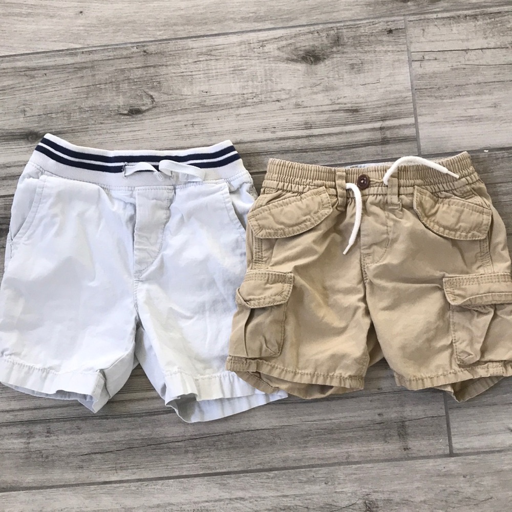 Gap khaki shorts 18-24m